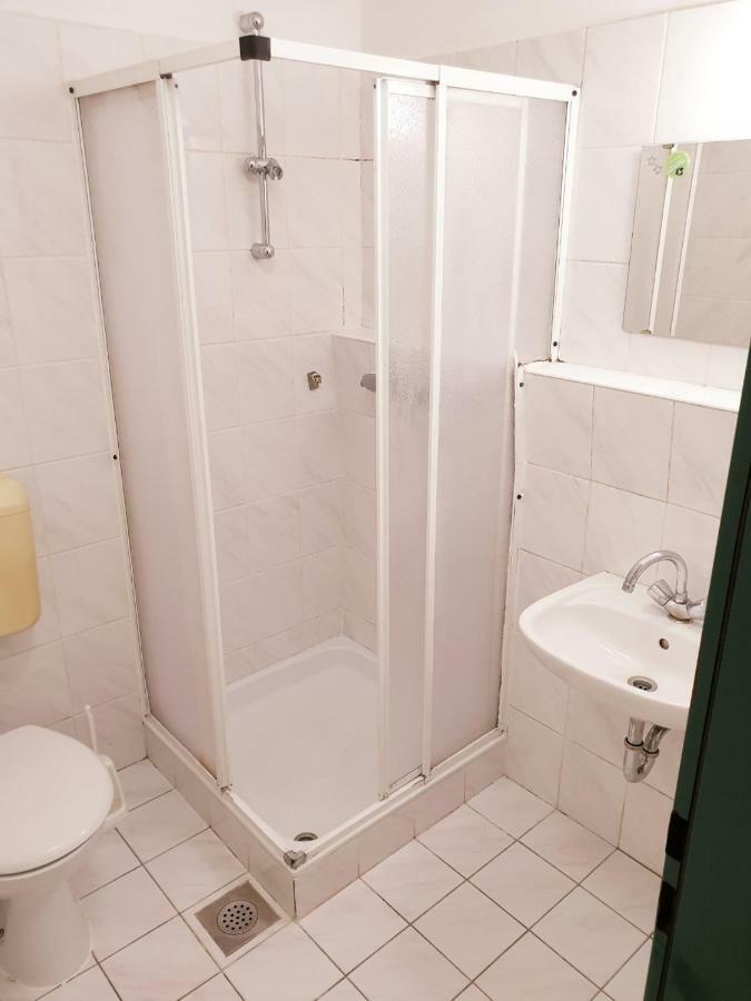 Summer Residence Hostel Ljubljana Bagian luar foto