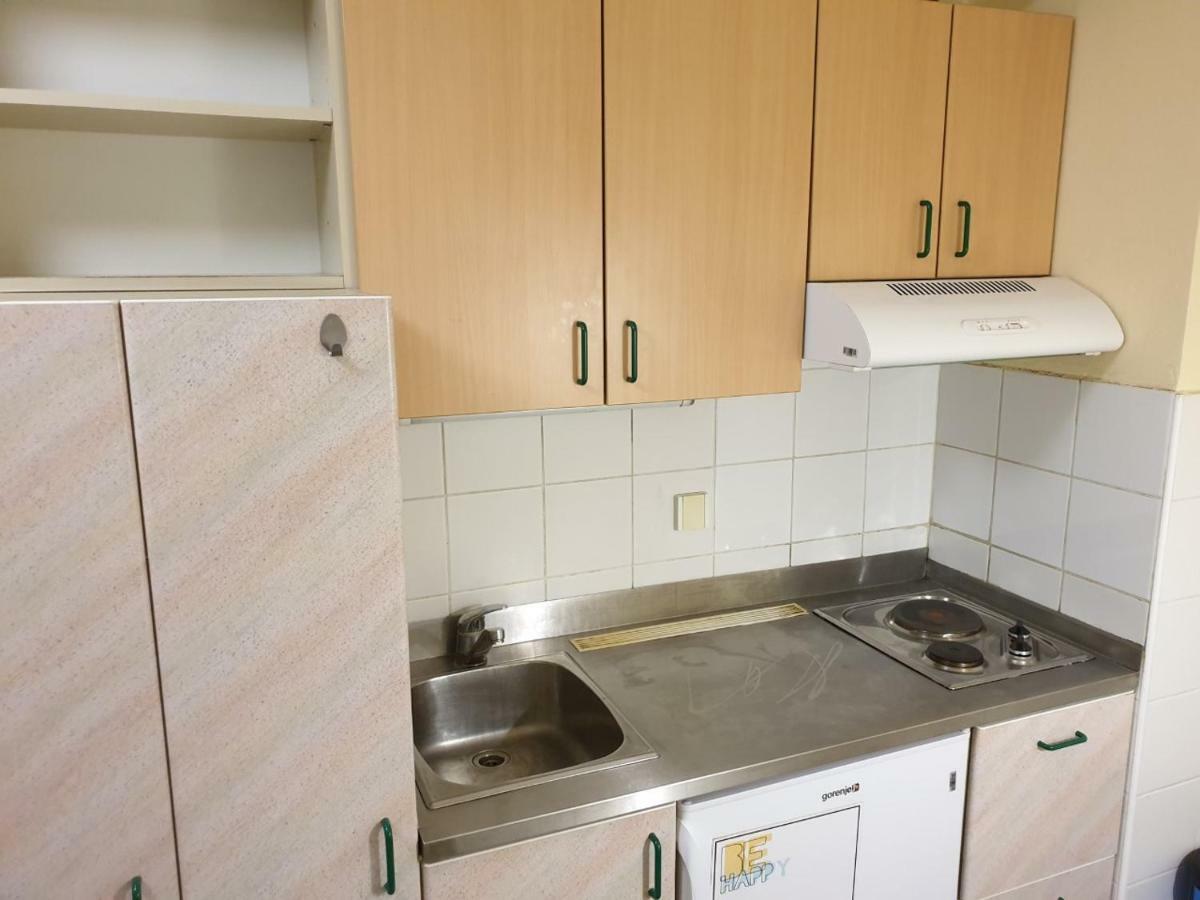 Summer Residence Hostel Ljubljana Bagian luar foto