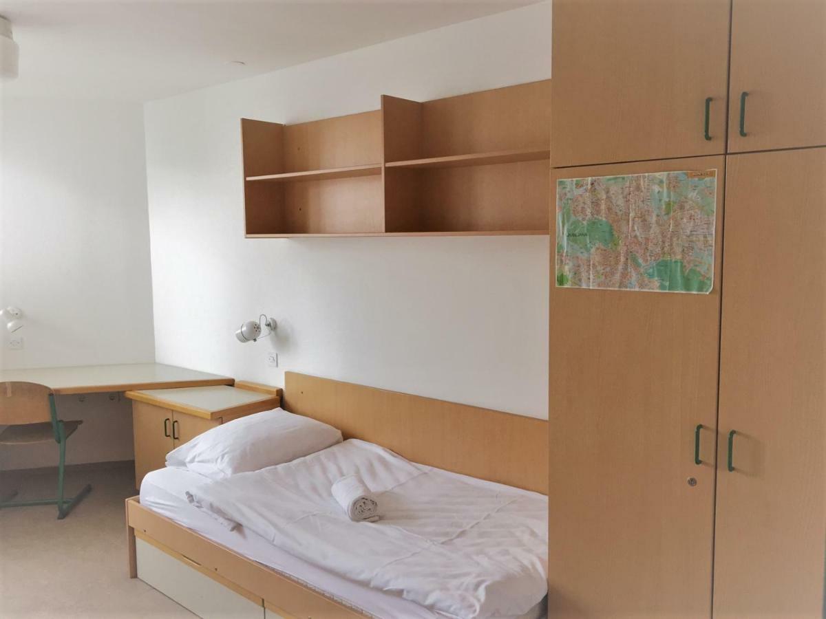 Summer Residence Hostel Ljubljana Bagian luar foto